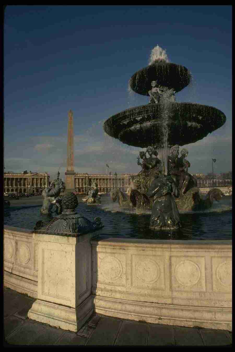 Paris - Corel Professional Photos ></a>
<script language=JavaScript> 
  var txt = 