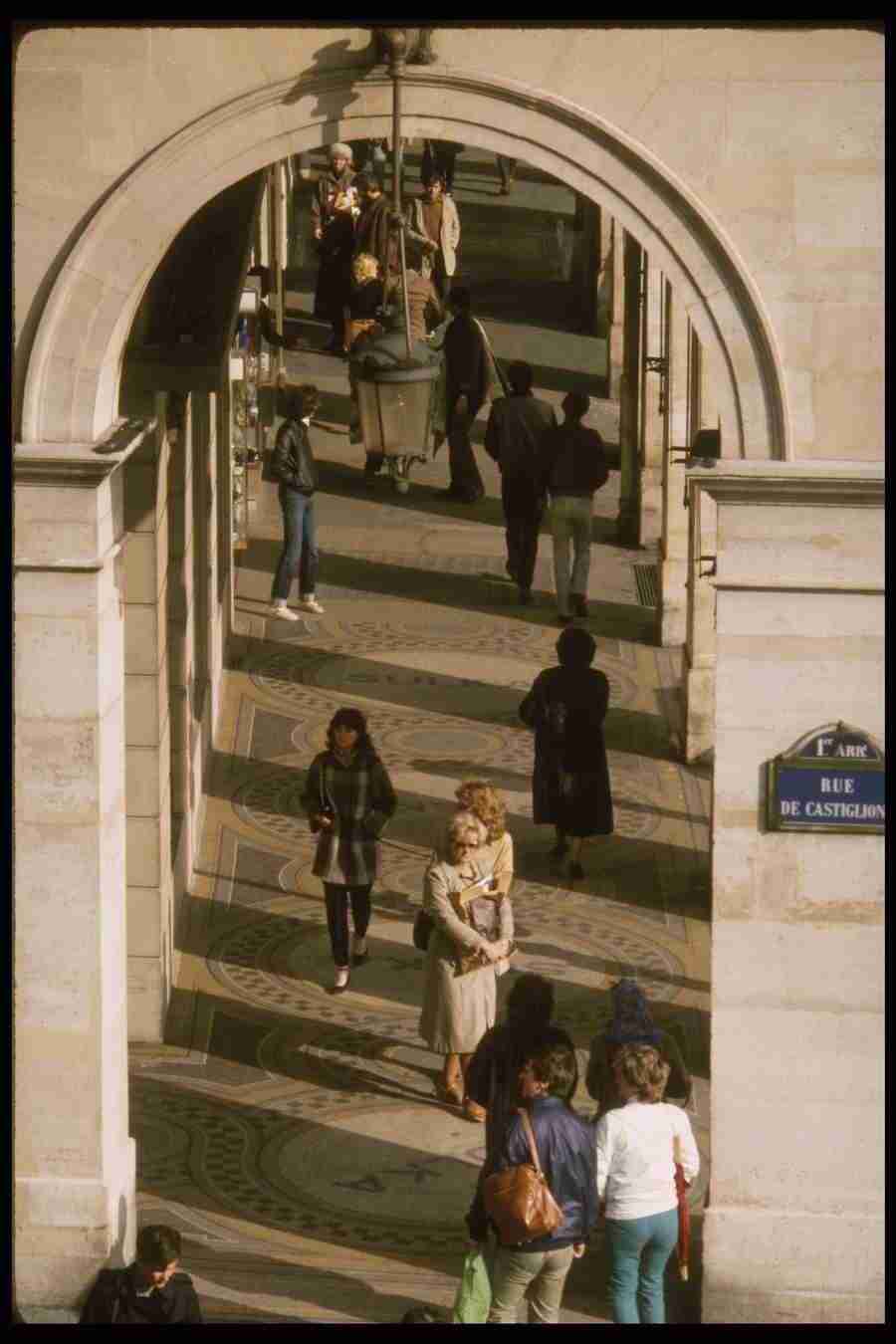 Paris - Corel Professional Photos ></a>
<script language=JavaScript> 
  var txt = 