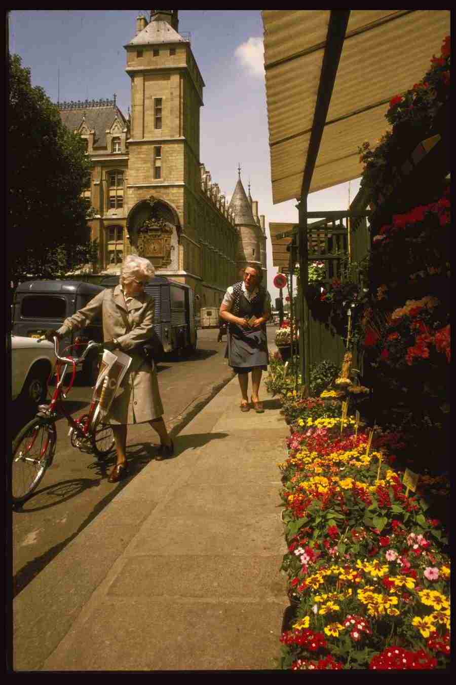 Paris - Corel Professional Photos ></a>
<script language=JavaScript> 
  var txt = 