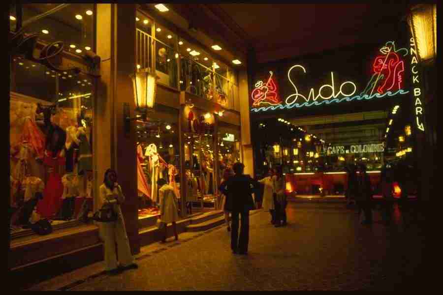 Paris - Corel Professional Photos ></a>
<script language=JavaScript> 
  var txt = 