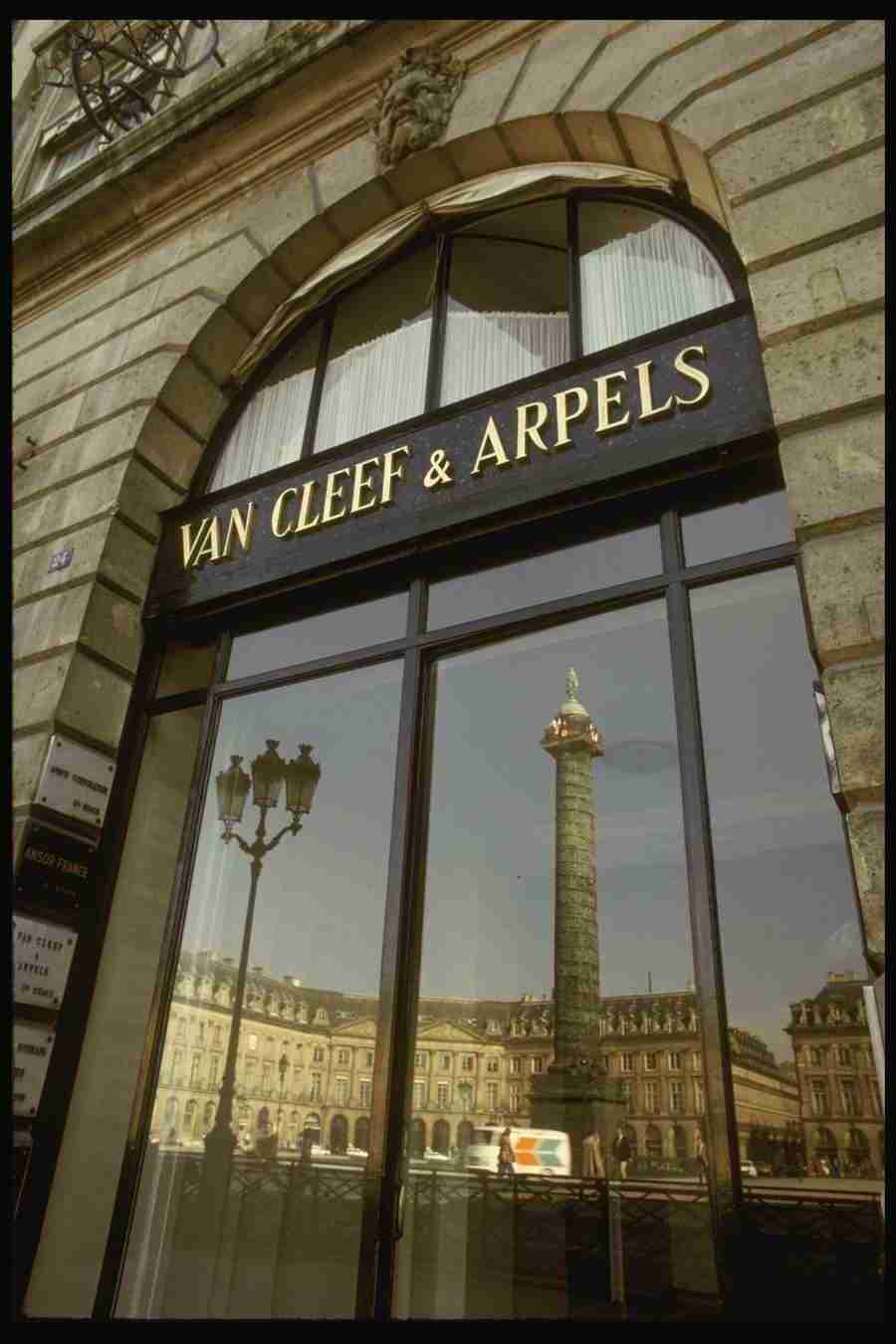 Paris - Corel Professional Photos ></a>
<script language=JavaScript> 
  var txt = 