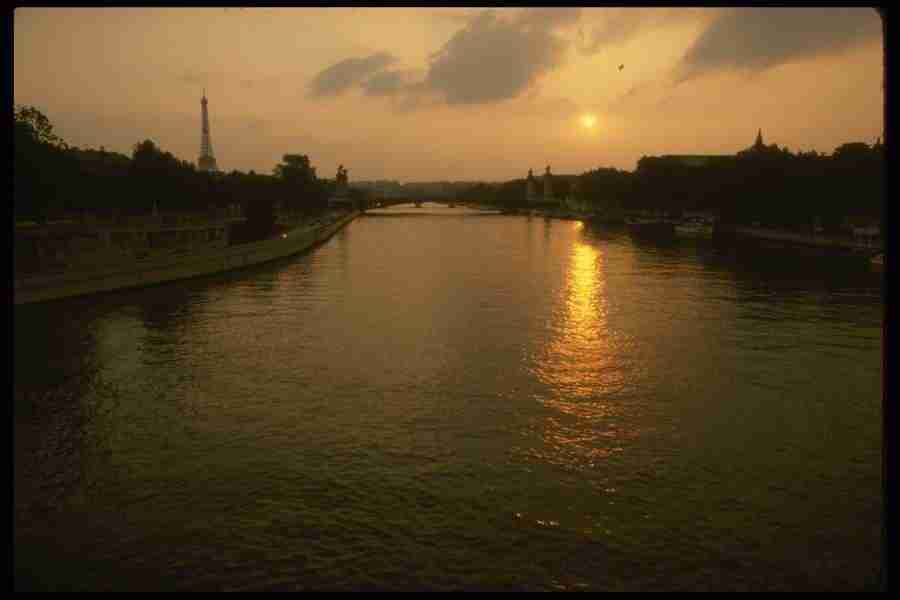 Paris - Corel Professional Photos ></a>
<script language=JavaScript> 
  var txt = 