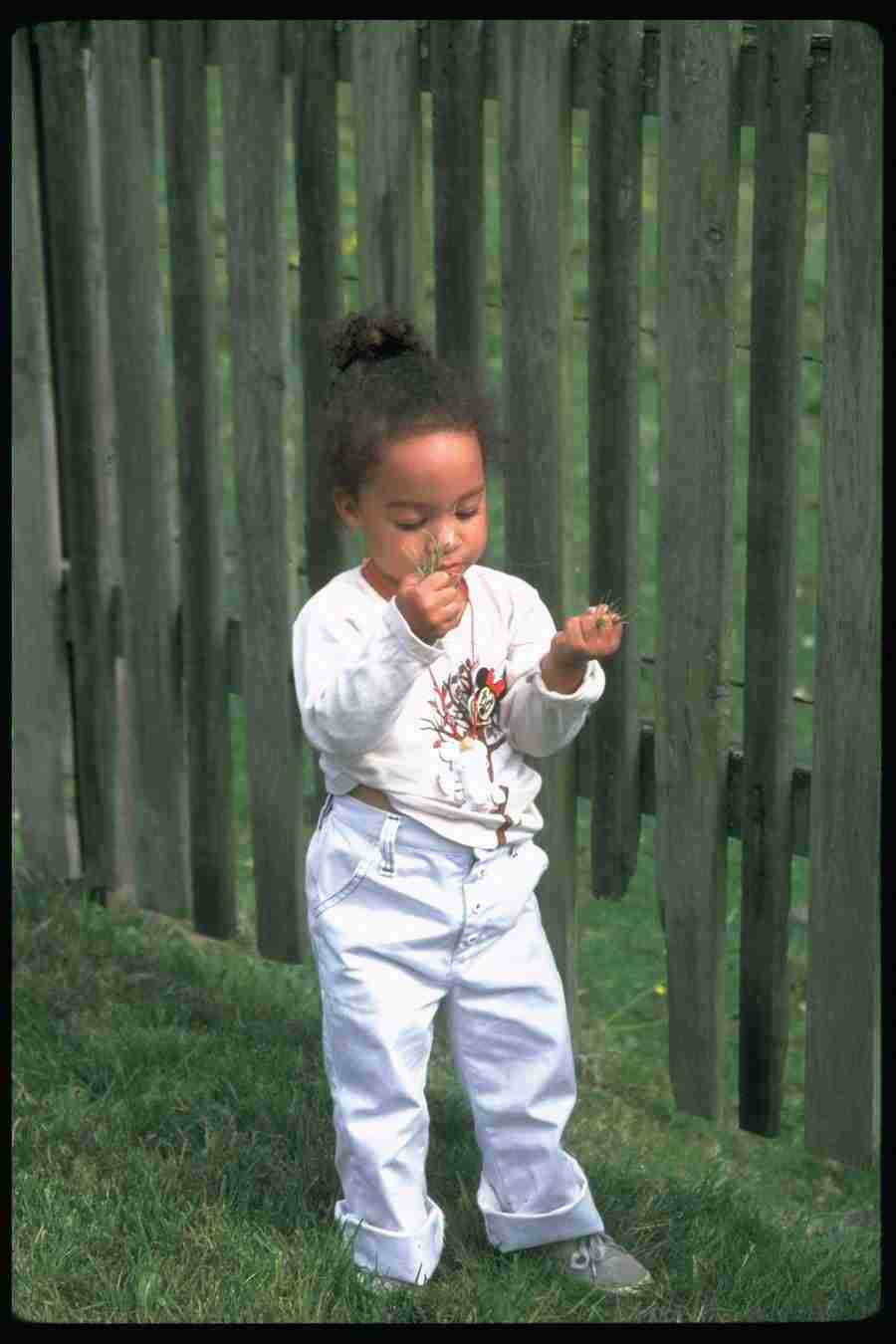 People - Corel Professional Photos ></a>
<script language=JavaScript> 
  var txt = 