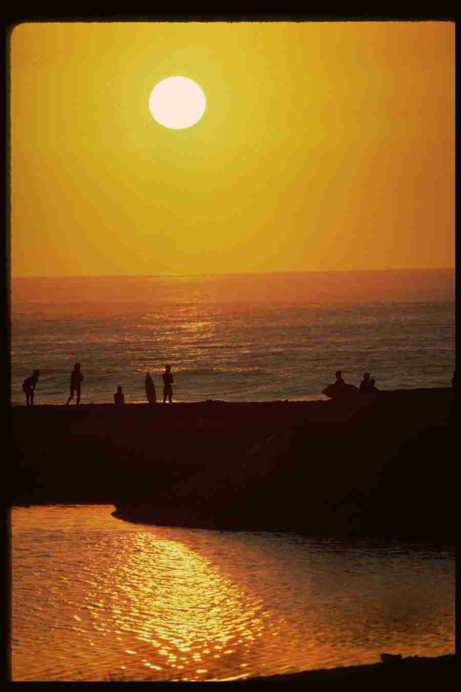 Sunsets Around The World - Corel Professional Photos ></a>
<script language=JavaScript> 
  var txt = 