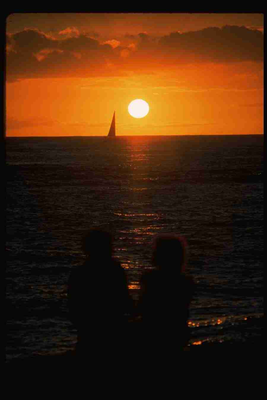 Sunsets Around The World - Corel Professional Photos ></a>
<script language=JavaScript> 
  var txt = 