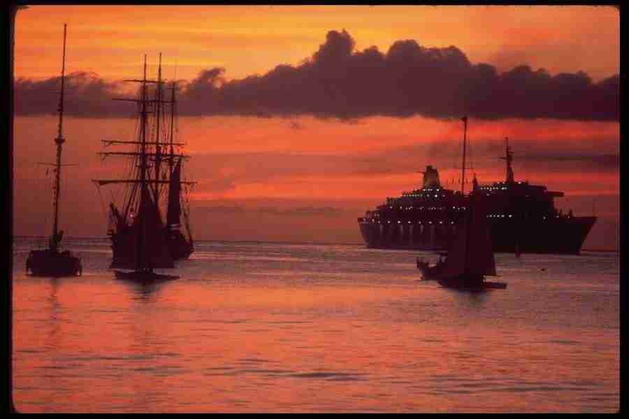 Sunsets Around The World - Corel Professional Photos ></a>
<script language=JavaScript> 
  var txt = 