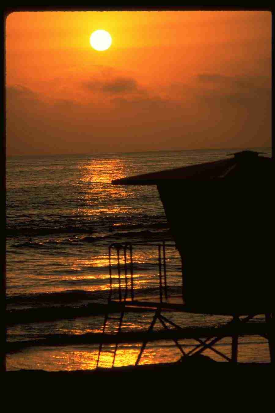 Sunsets Around The World - Corel Professional Photos ></a>
<script language=JavaScript> 
  var txt = 
