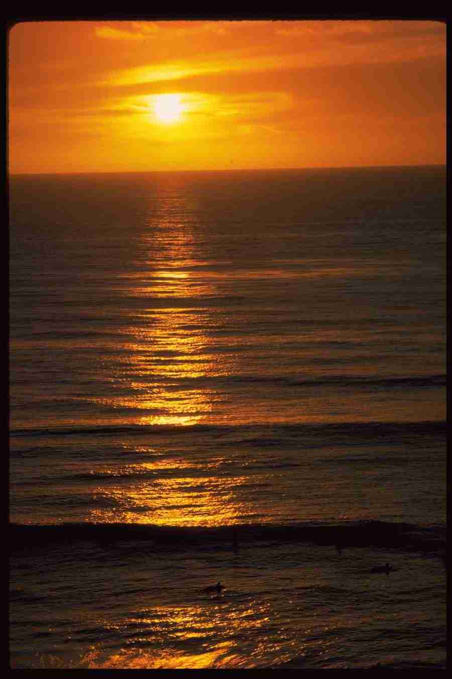 Sunsets Around The World - Corel Professional Photos ></a>
<script language=JavaScript> 
  var txt = 