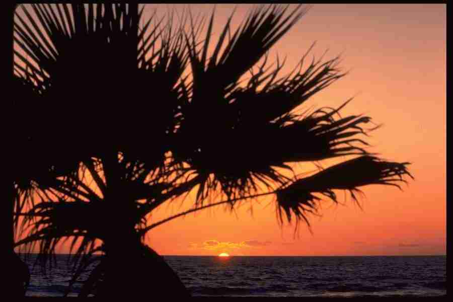 Sunsets Around The World - Corel Professional Photos ></a>
<script language=JavaScript> 
  var txt = 