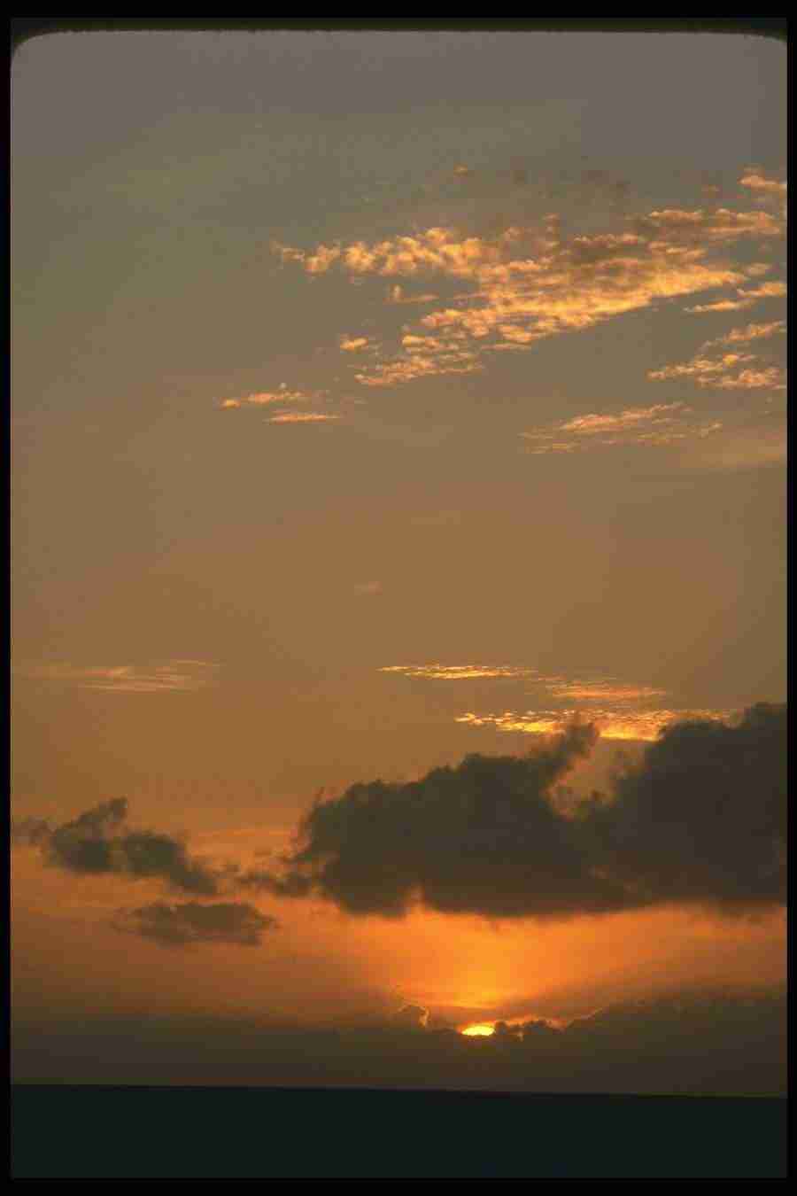 Skies - Corel Professional Photos ></a>
<script language=JavaScript> 
  var txt = 