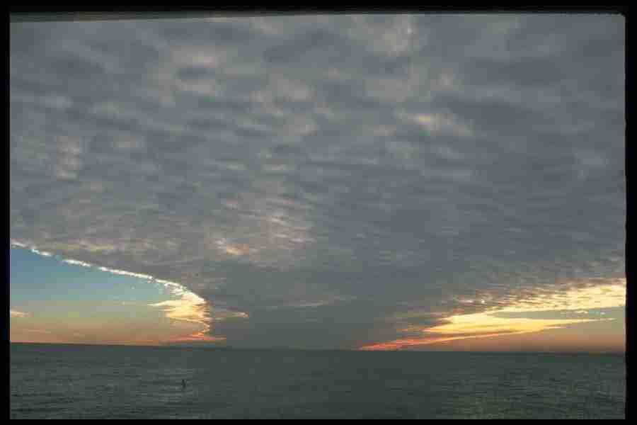 Skies - Corel Professional Photos ></a>
<script language=JavaScript> 
  var txt = 