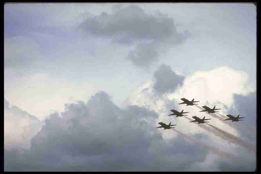 Skies - Corel Professional Photos ></a>
<script language=JavaScript> 
  var txt = 