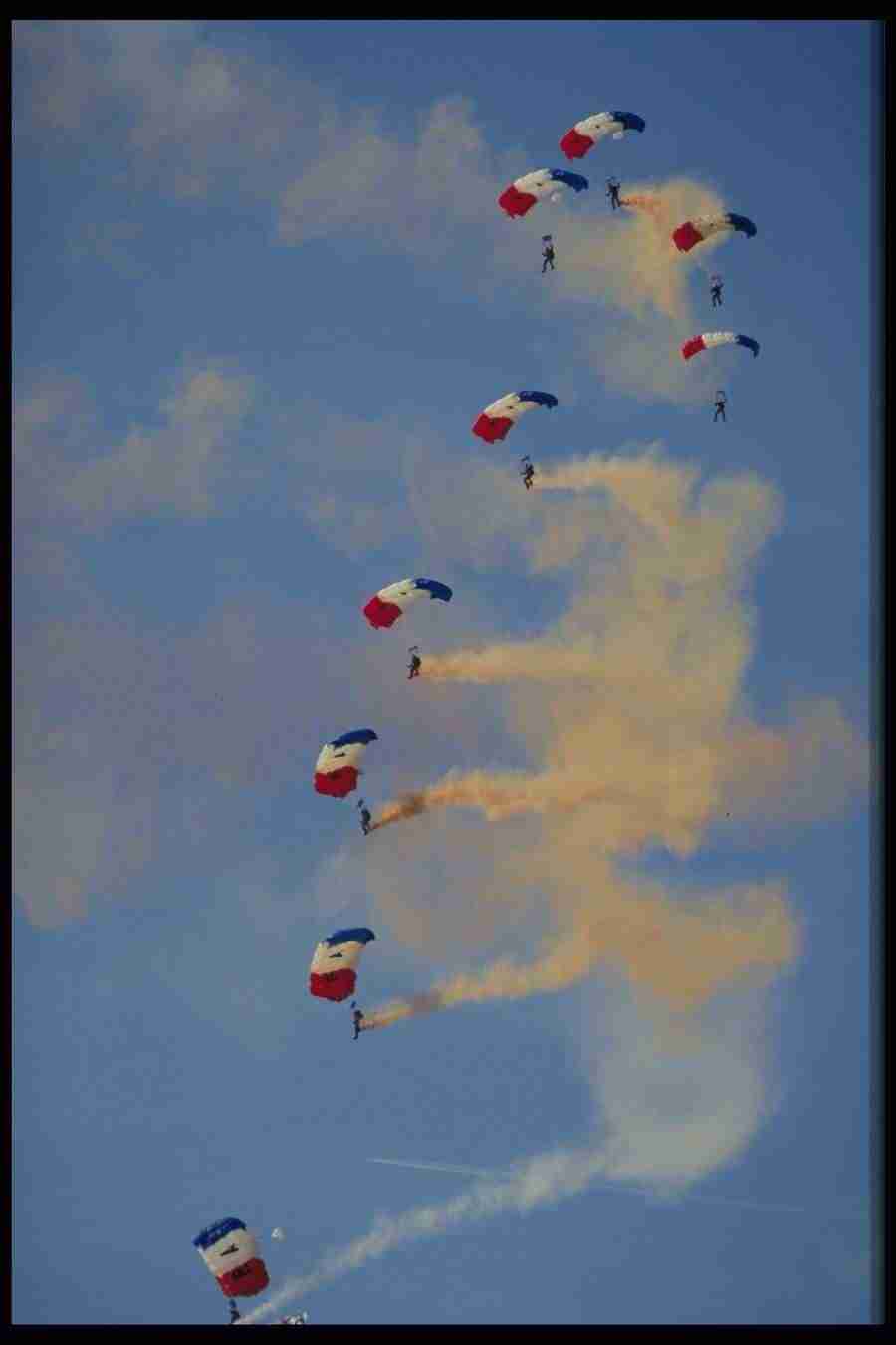 Skies - Corel Professional Photos ></a>
<script language=JavaScript> 
  var txt = 