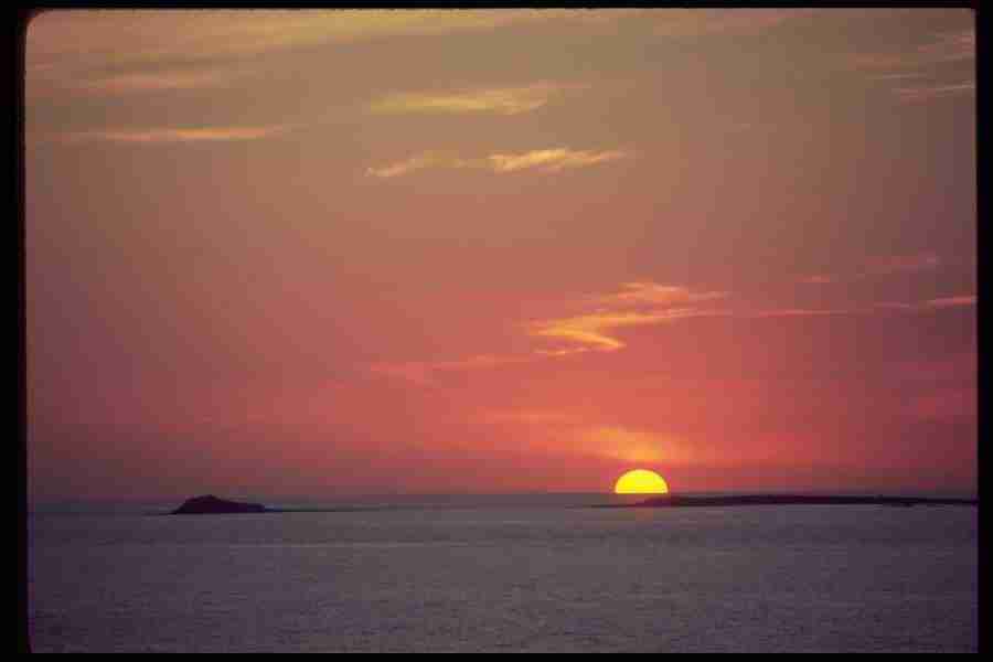 Skies - Corel Professional Photos ></a>
<script language=JavaScript> 
  var txt = 
