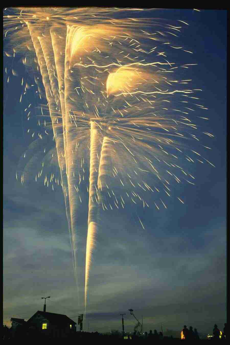 Skies - Corel Professional Photos ></a>
<script language=JavaScript> 
  var txt = 