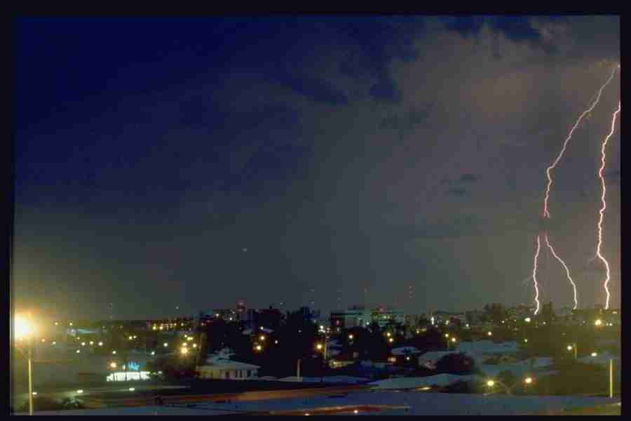 Skies - Corel Professional Photos ></a>
<script language=JavaScript> 
  var txt = 