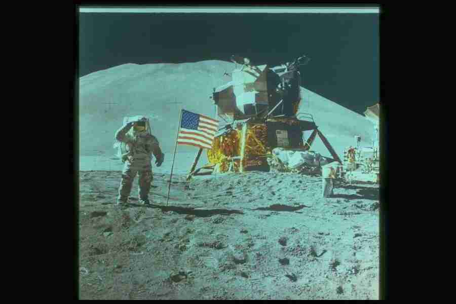 Space - Corel Professional Photos ></a>
<script language=JavaScript> 
  var txt = 