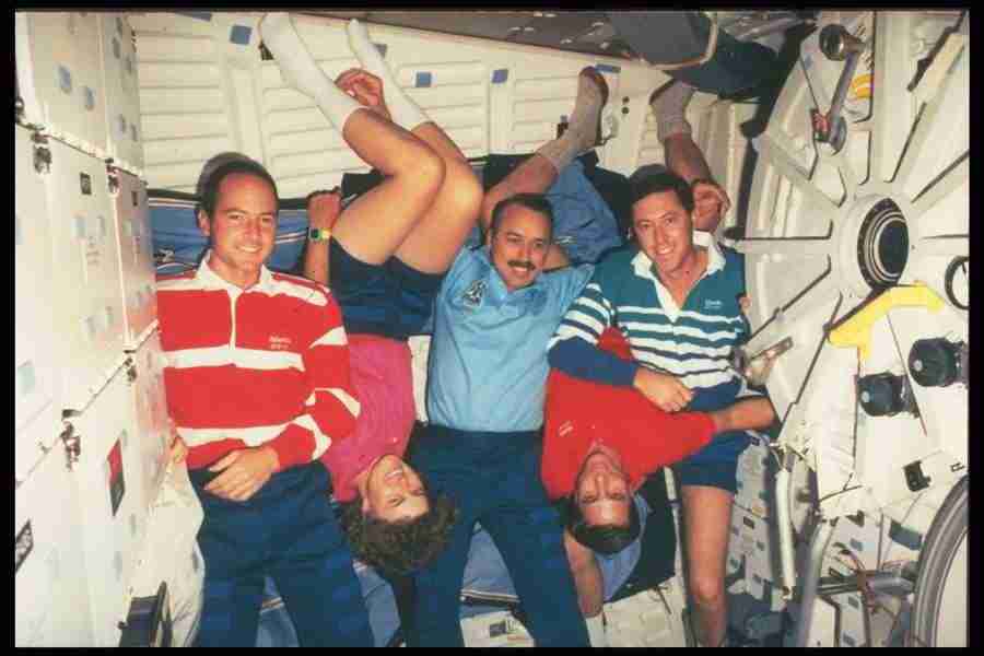 Space - Corel Professional Photos ></a>
<script language=JavaScript> 
  var txt = 