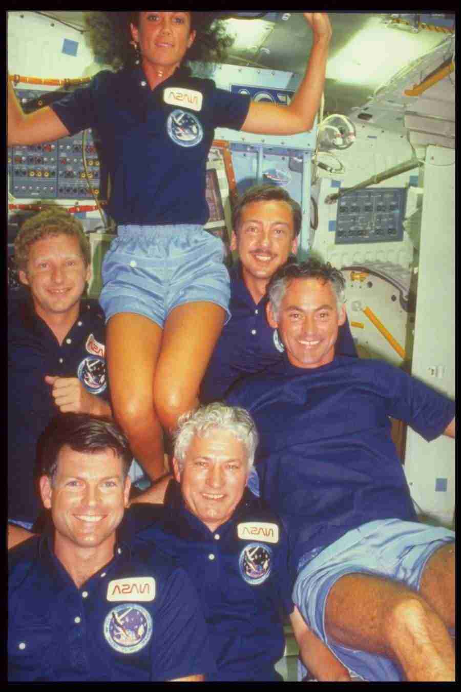 Space - Corel Professional Photos ></a>
<script language=JavaScript> 
  var txt = 