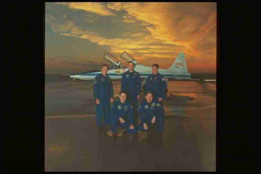 Space - Corel Professional Photos ></a>
<script language=JavaScript> 
  var txt = 