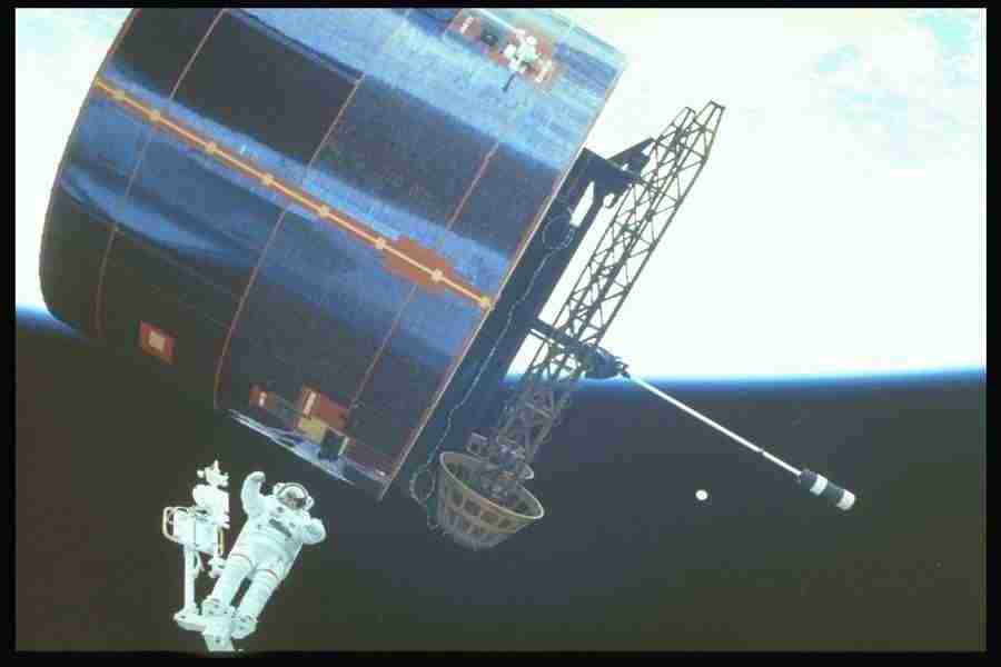 Space - Corel Professional Photos ></a>
<script language=JavaScript> 
  var txt = 