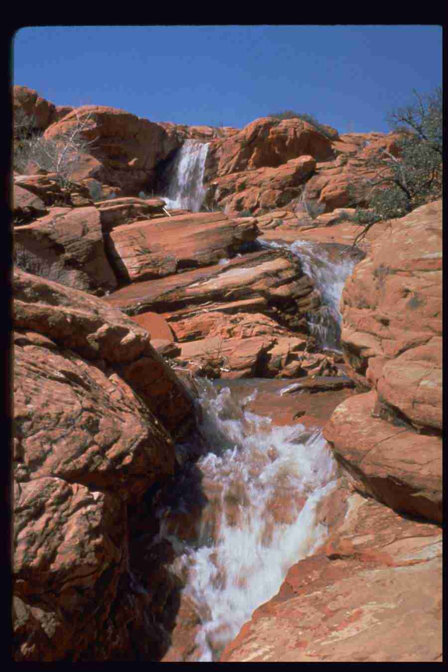 Spectacular Waterfalls - Corel Professional Photos ></a>
<script language=JavaScript> 
  var txt = 