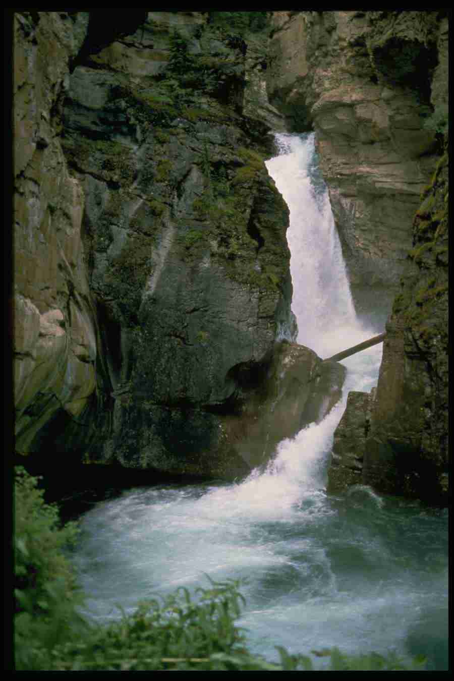 Spectacular Waterfalls - Corel Professional Photos ></a>
<script language=JavaScript> 
  var txt = 