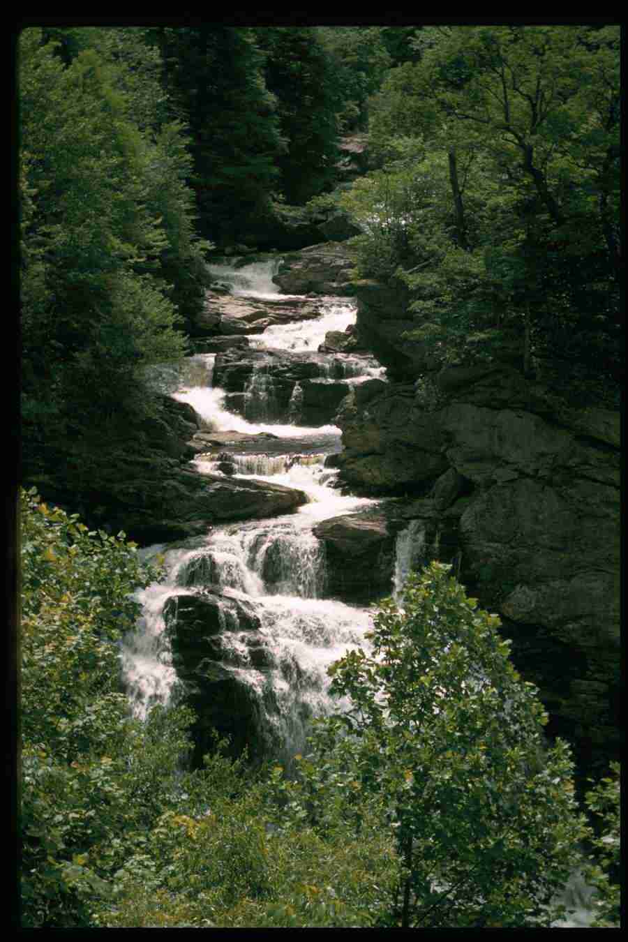 Spectacular Waterfalls - Corel Professional Photos ></a>
<script language=JavaScript> 
  var txt = 