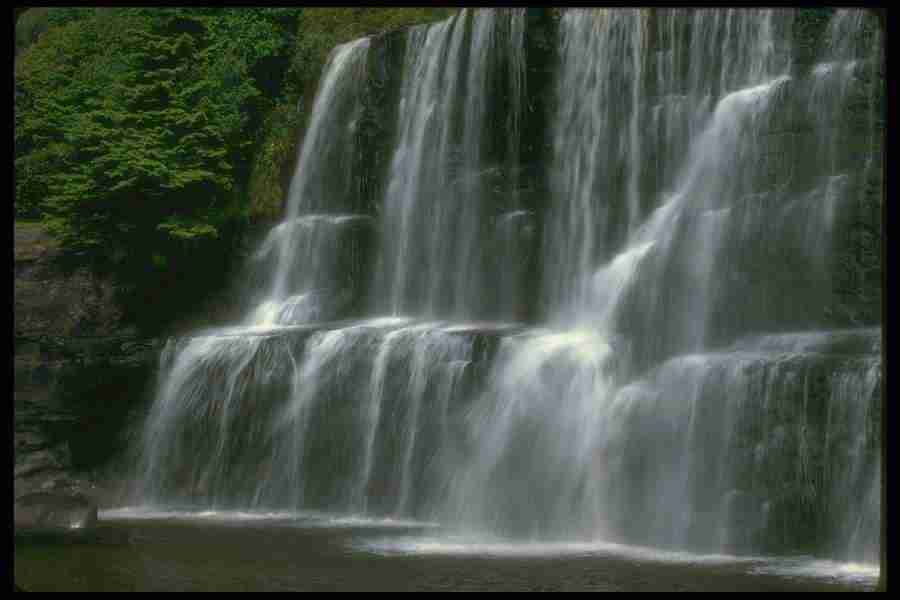 Spectacular Waterfalls - Corel Professional Photos ></a>
<script language=JavaScript> 
  var txt = 