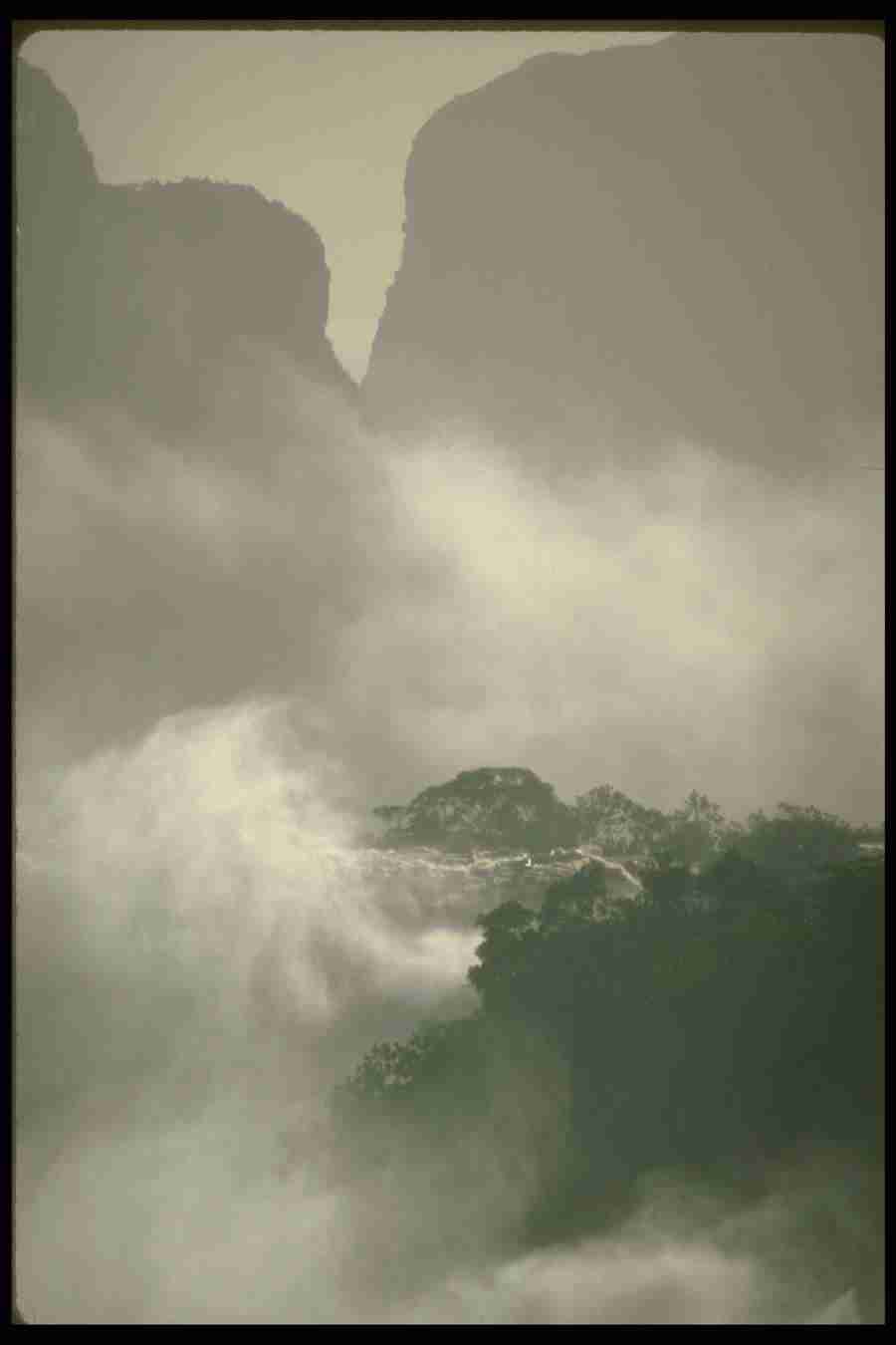 Spectacular Waterfalls - Corel Professional Photos ></a>
<script language=JavaScript> 
  var txt = 