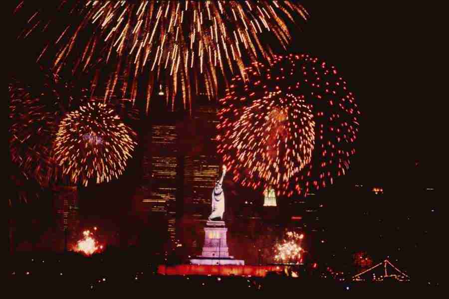 The Big Apple - Corel Professional Photos ></a>
<script language=JavaScript> 
  var txt = 