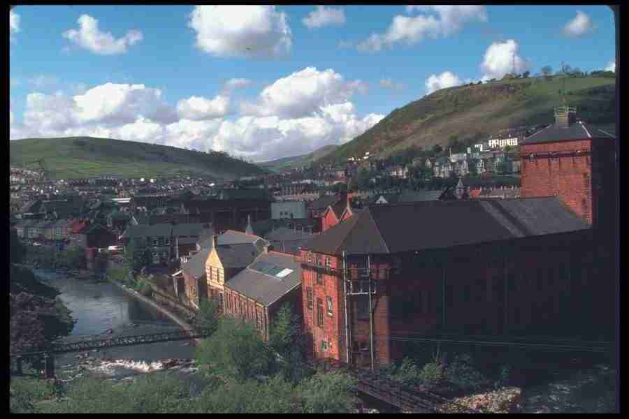 Wales - Corel Professional Photos ></a>
<script language=JavaScript> 
  var txt = 