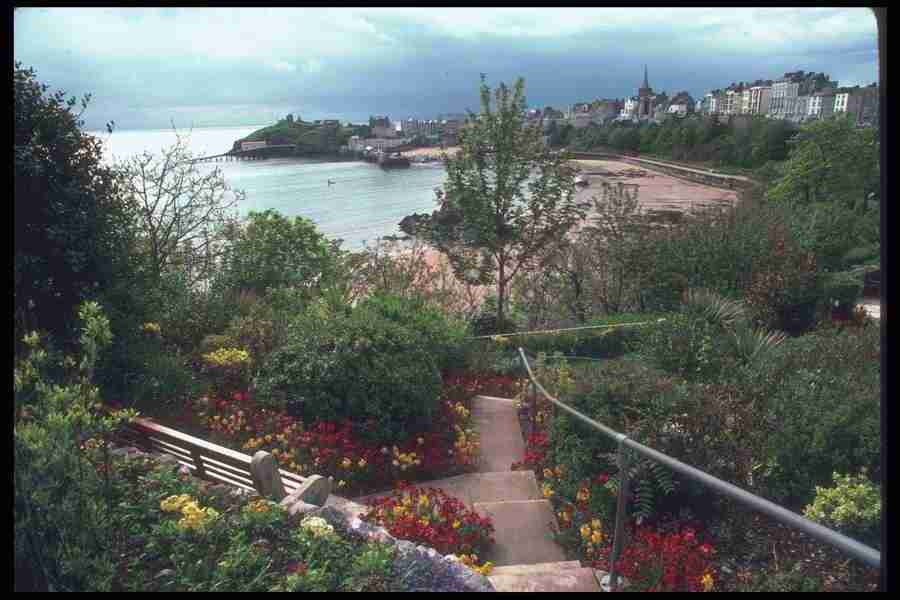 Wales - Corel Professional Photos ></a>
<script language=JavaScript> 
  var txt = 