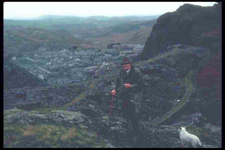 Wales - Corel Professional Photos ></a>
<script language=JavaScript> 
  var txt = 