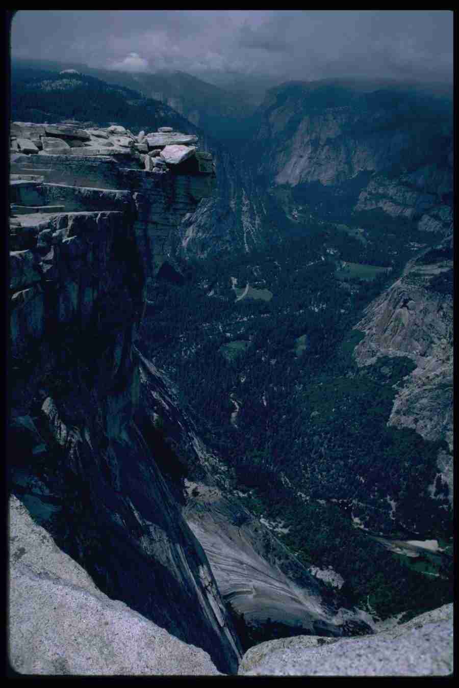 Yosemite - Corel Professional Photos ></a>
<script language=JavaScript> 
  var txt = 
