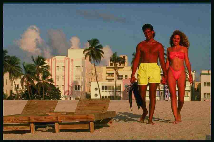 People and Lifestyles1 - DiAMAR ></a>
<script language=JavaScript> 
  var txt = 