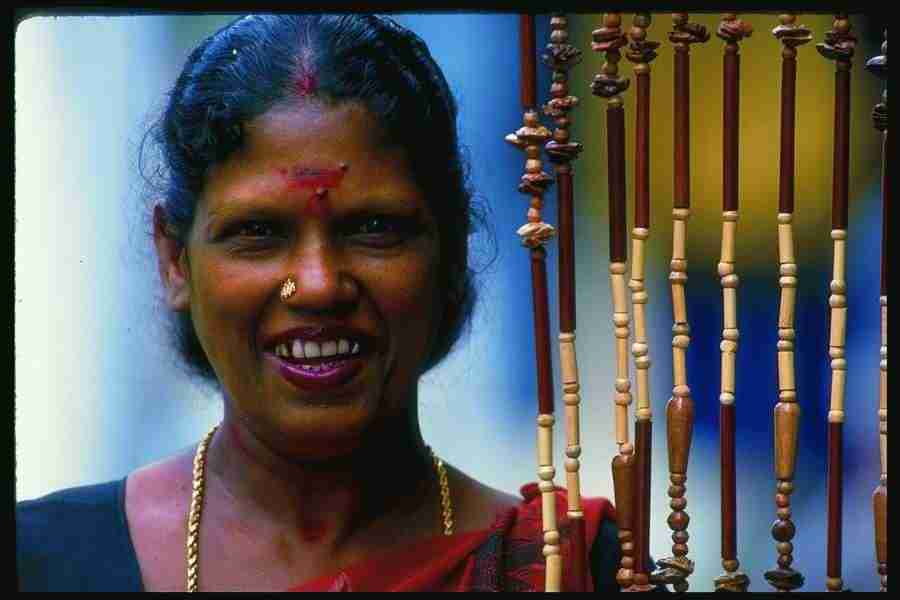 People and Lifestyles1 - DiAMAR ></a>
<script language=JavaScript> 
  var txt = 