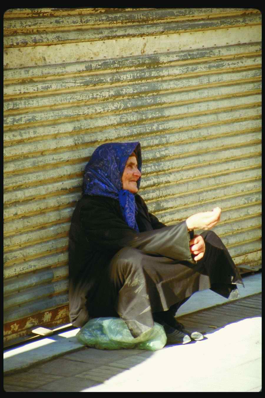 People and Lifestyles 5 - DiAMAR ></a>
<script language=JavaScript> 
  var txt = 