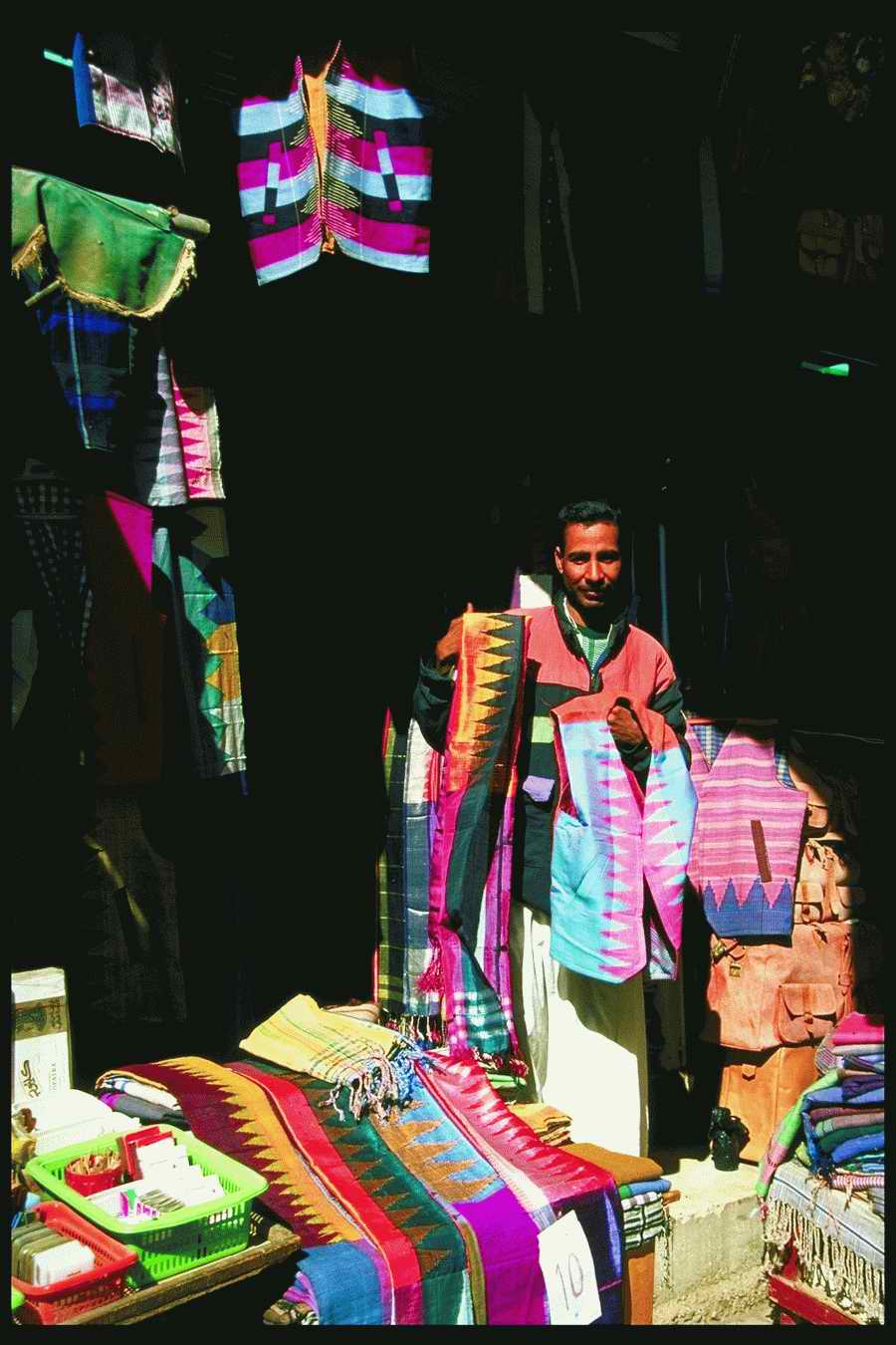 People and Lifestyles 6 - DiAMAR ></a>
<script language=JavaScript> 
  var txt = 