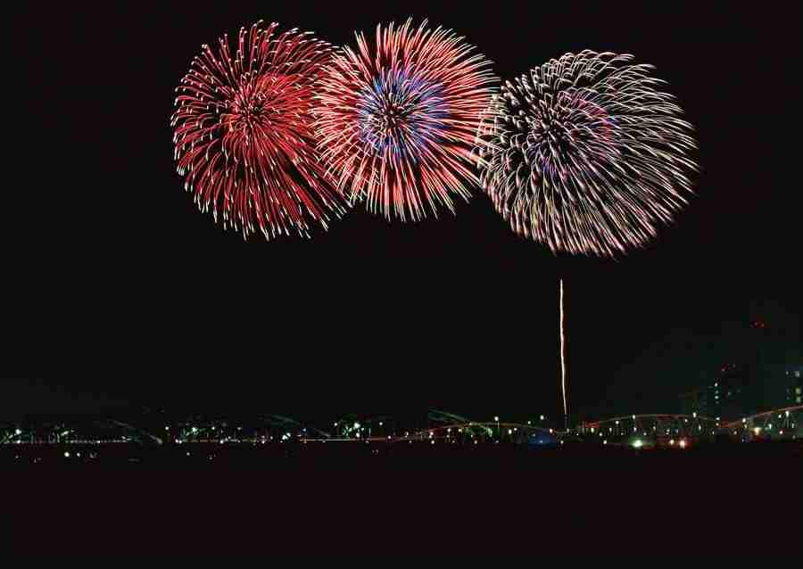 Japanese Yearly Celebrations - Datacraft Sozaijiten  ></a>
<script language=JavaScript> 
  var txt = 