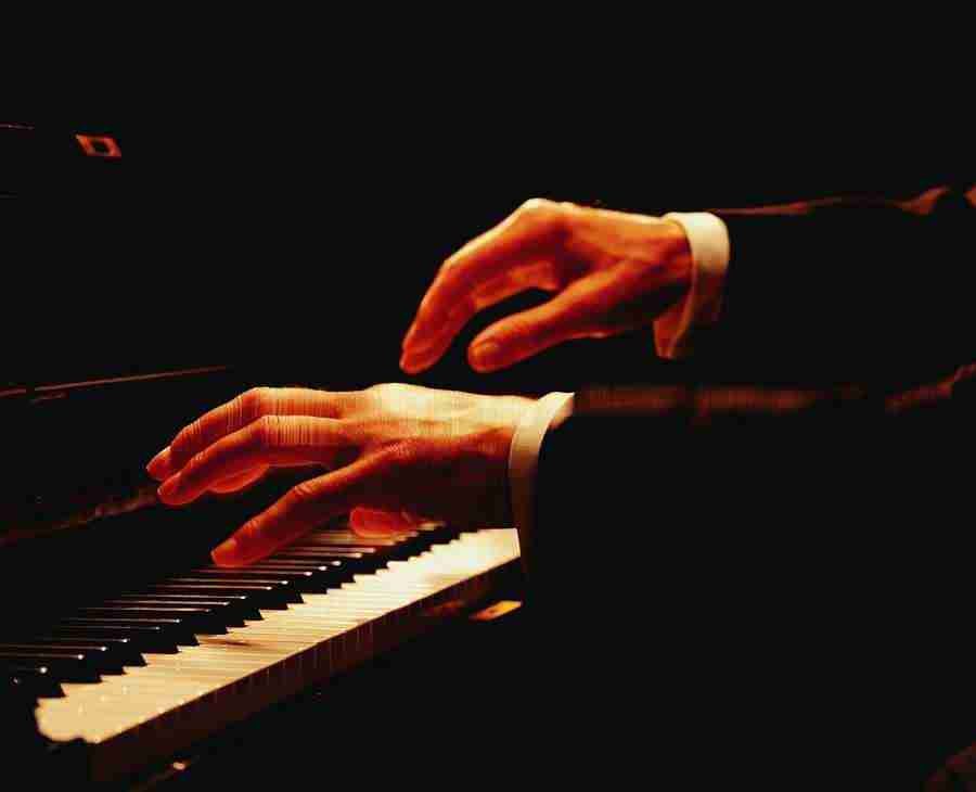 Classical Music - Digital Vision ></a>
<script language=JavaScript> 
  var txt = 