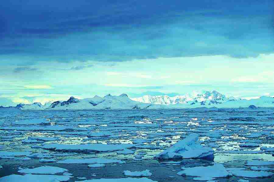 Ice Kingdom - Digital Vision ></a>
<script language=JavaScript> 
  var txt = 