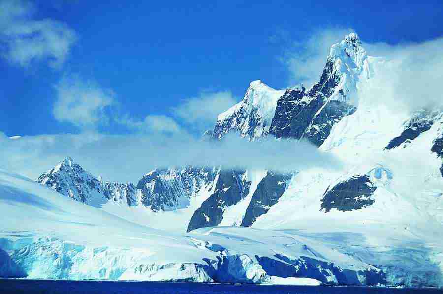 Ice Kingdom - Digital Vision ></a>
<script language=JavaScript> 
  var txt = 