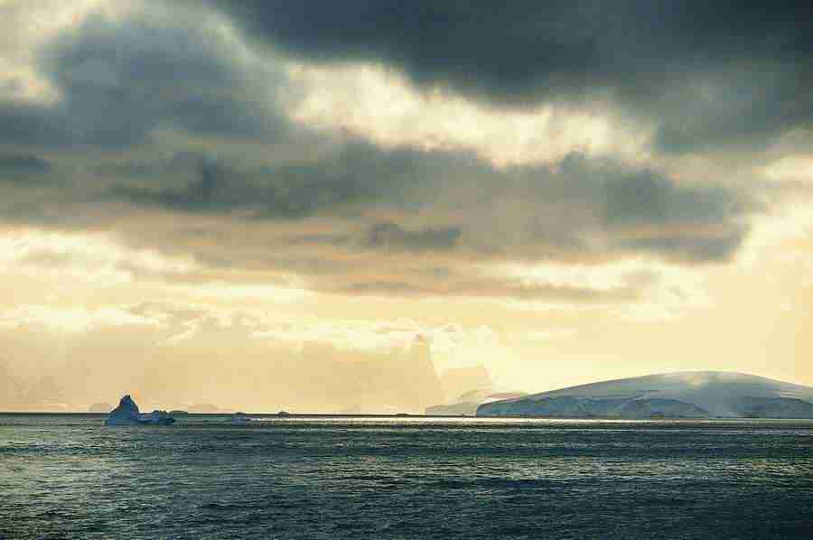 Ice Kingdom - Digital Vision ></a>
<script language=JavaScript> 
  var txt = 