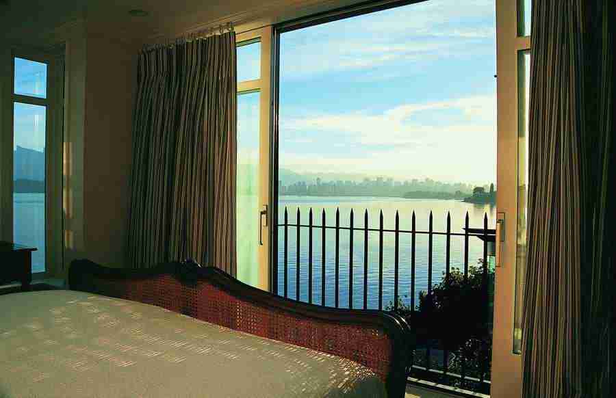 Living Space - Digital Vision ></a>
<script language=JavaScript> 
  var txt = 