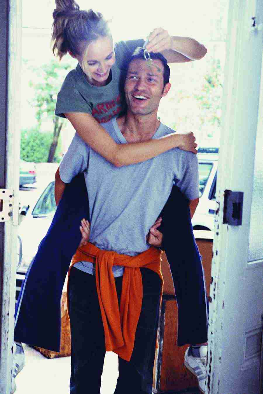 Moving In - Digital Vision ></a>
<script language=JavaScript> 
  var txt = 