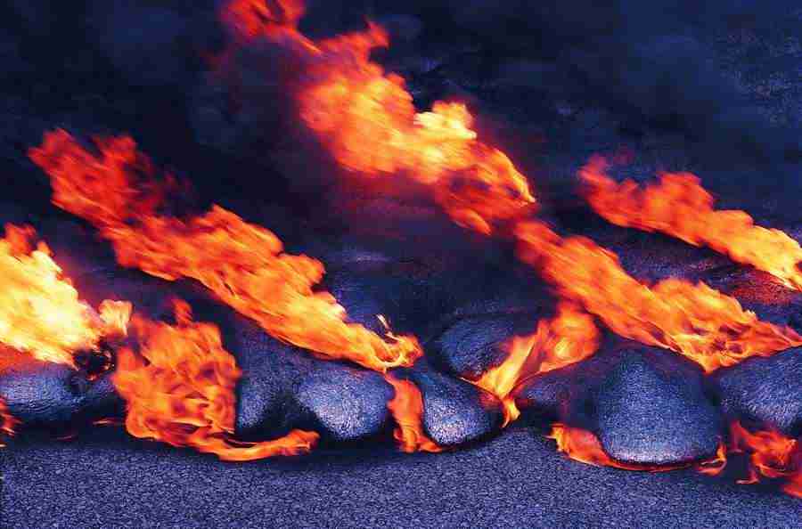 Volcanoes - Digital Vision ></a>
<script language=JavaScript> 
  var txt = 