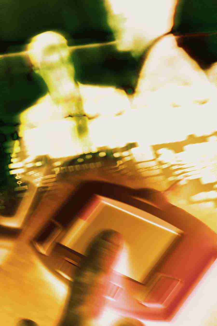 Com Central - Eyewire ></a>
<script language=JavaScript> 
  var txt = 
