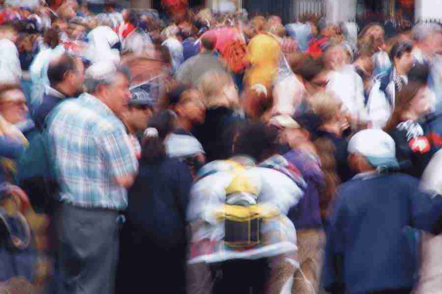 Crowd In Paris - GoodShoot  ></a>
<script language=JavaScript> 
  var txt = 