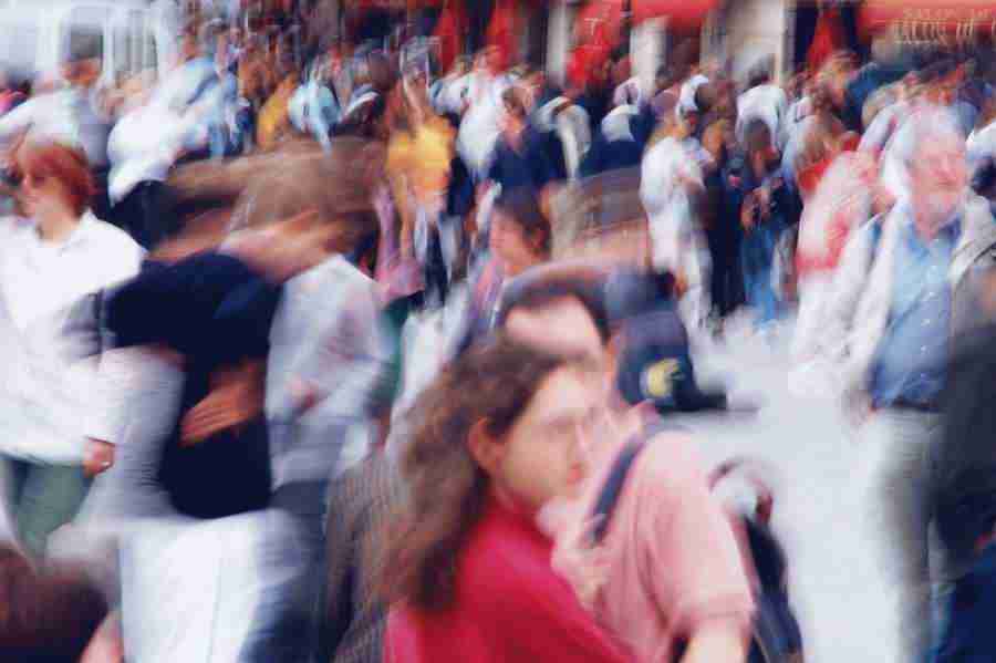 Crowd In Paris - GoodShoot  ></a>
<script language=JavaScript> 
  var txt = 